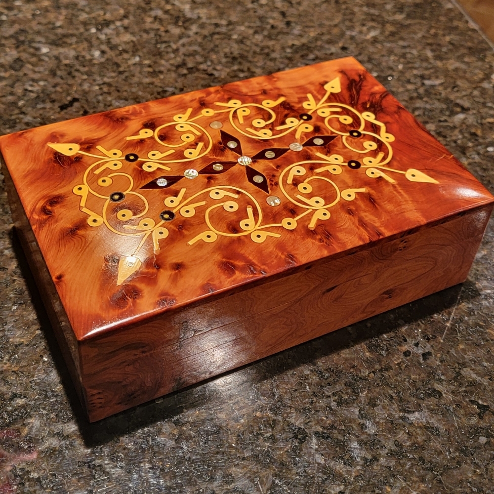 Keepsake Small burla Thuraya Wood box, Storage with Inlaid Mother of Pearls